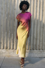 Vestido midi de satén con cuello redondo, mangas cortas y estampado tie-dye, sedoso - Multicolor