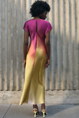 Vestido midi de satén con cuello redondo, mangas cortas y estampado tie-dye, sedoso - Multicolor