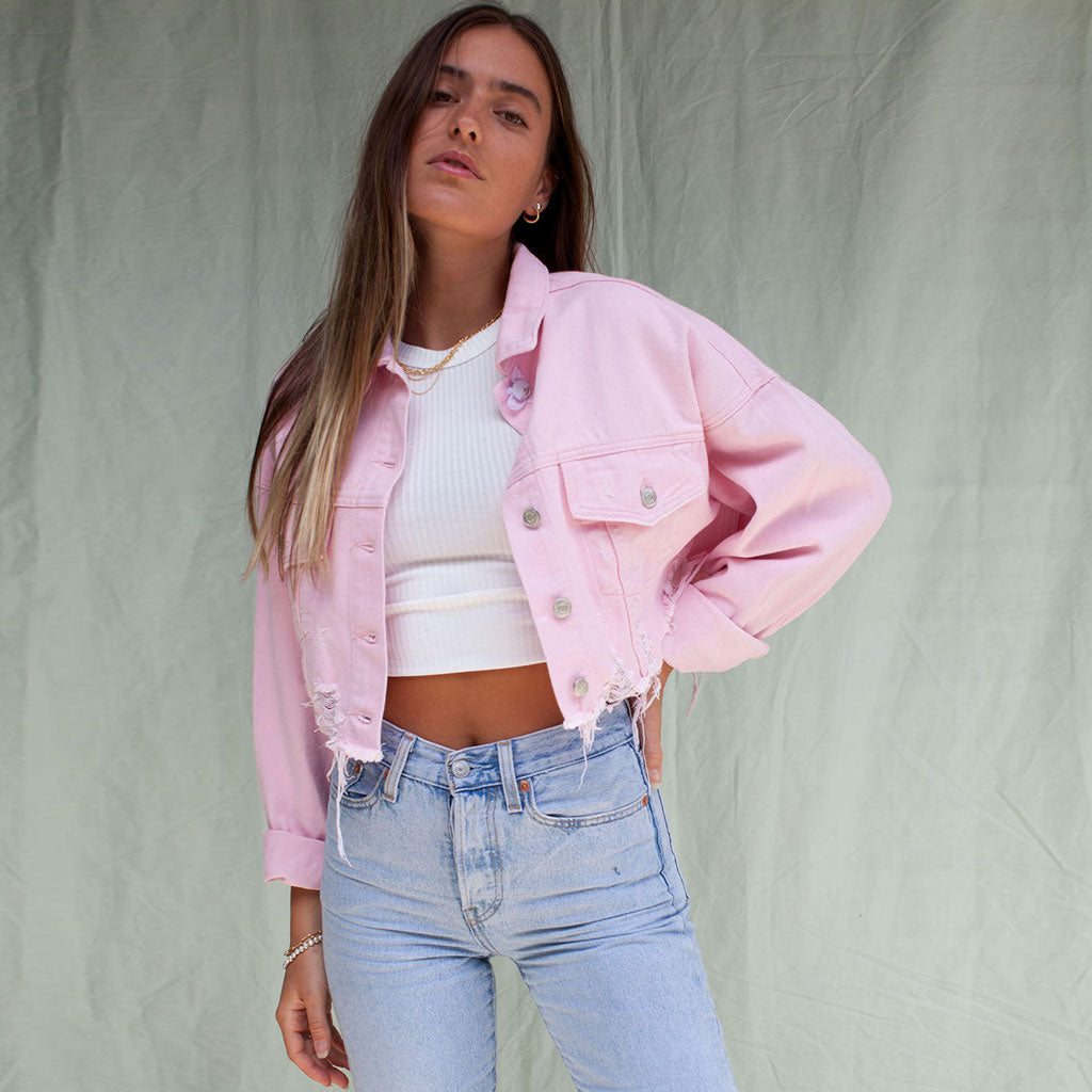 Chaqueta vaquera corta deshilachada con botones y manga larga - Rosa