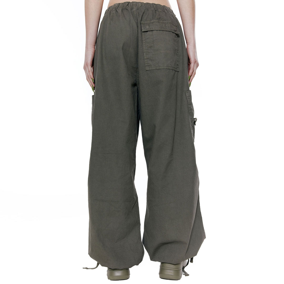 Pantalones cargo holgados de pierna ancha con múltiples bolsillos y cordón ajustable - Verde militar