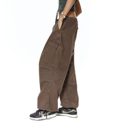 Baggy-Cargohose mit Kordelzug und mehreren Taschen und weitem Bein - Braun