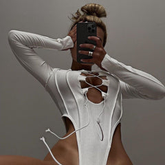 Girls Power – Gerippter Bodysuit mit Schnürung