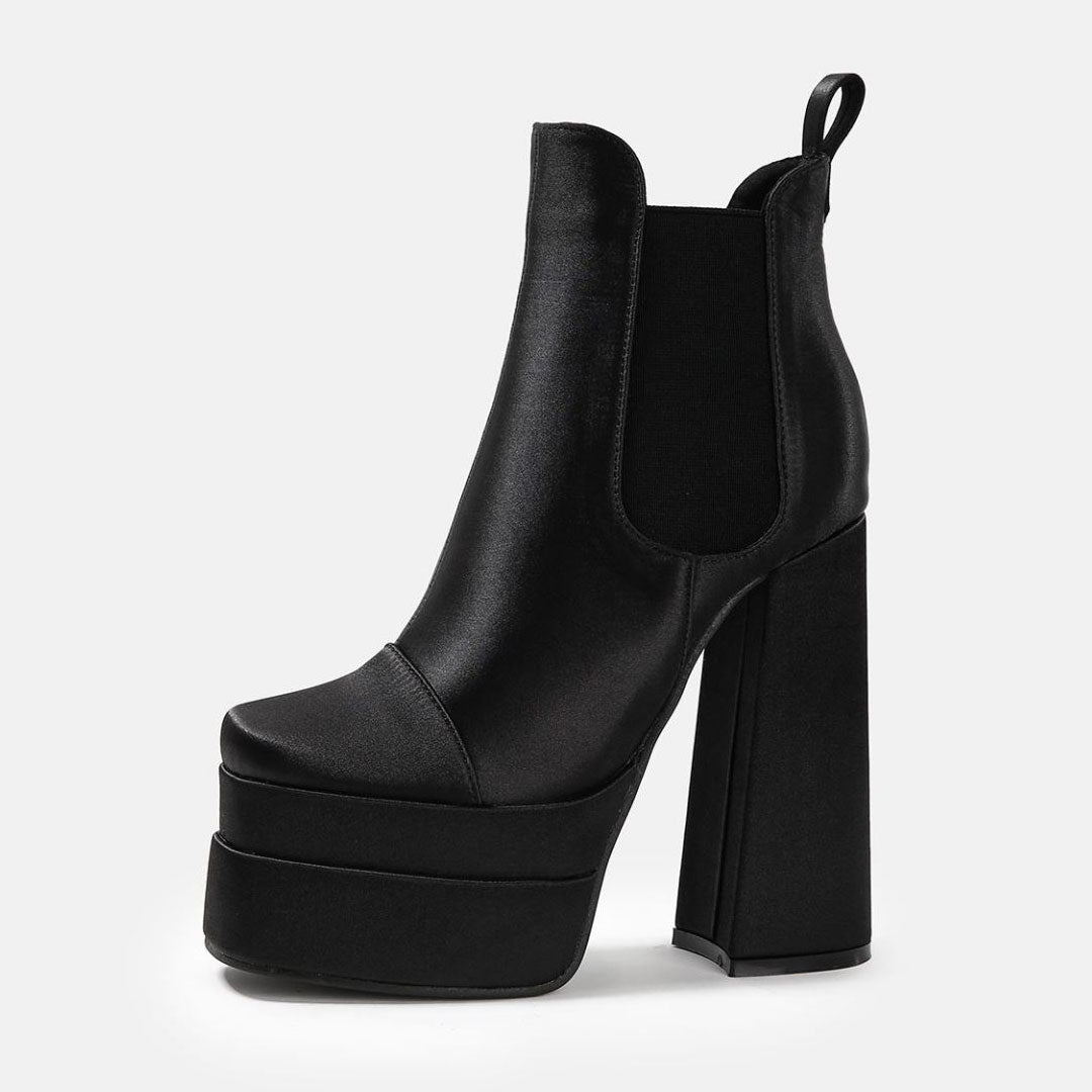 – Ankle Boots mit eckiger Zehenpartie und klobigem High Heel und Plateausohle - Schwarz