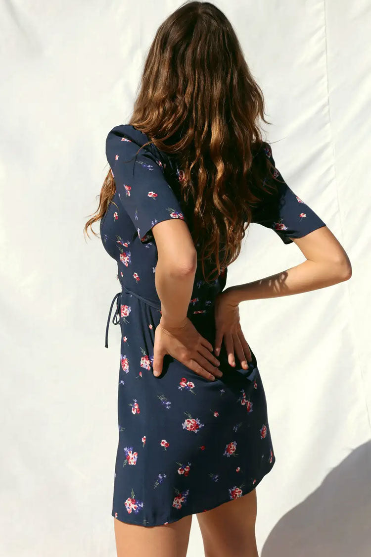 Vestido corto cruzado francés con mangas abullonadas y estampado floral vintage - Azul marino