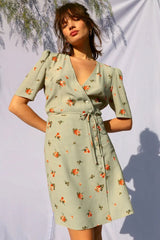 Minivestido cruzado francés con mangas abullonadas y estampado floral vintage - Verde salvia