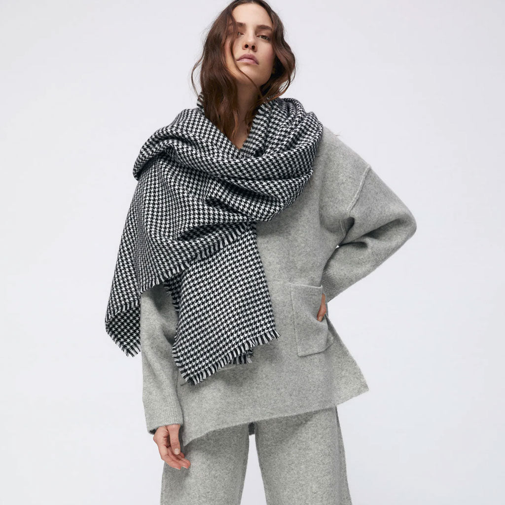 Vintage Houndstooth Print Frayed Blanket Scarf - Black