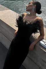 Vestido largo vintage de punto con escote corazón, sin tirantes y ribete de plumas - Negro