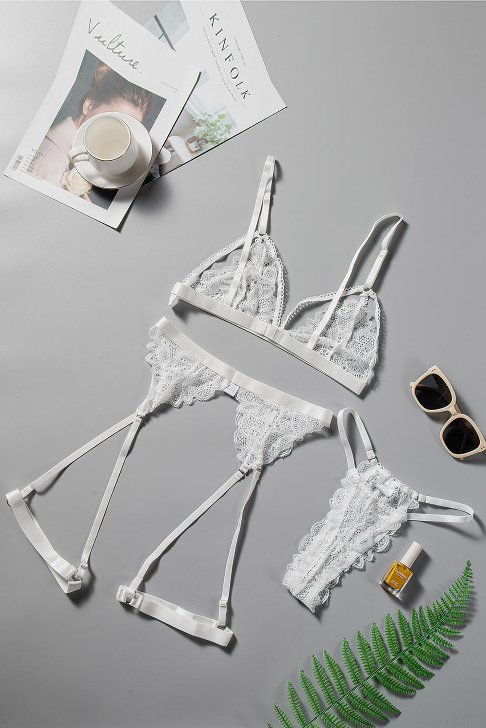 Conjunto de lencería tipo bralette de encaje blanco liso